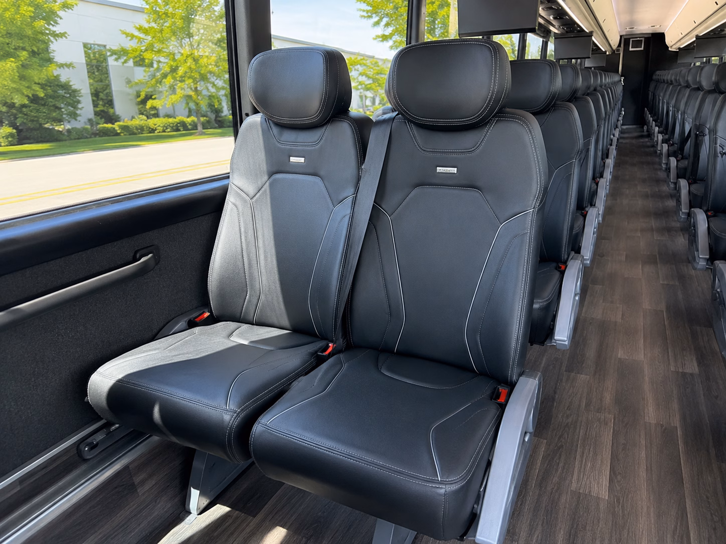 farmington hills rent a long distance charter bus in farmington hills