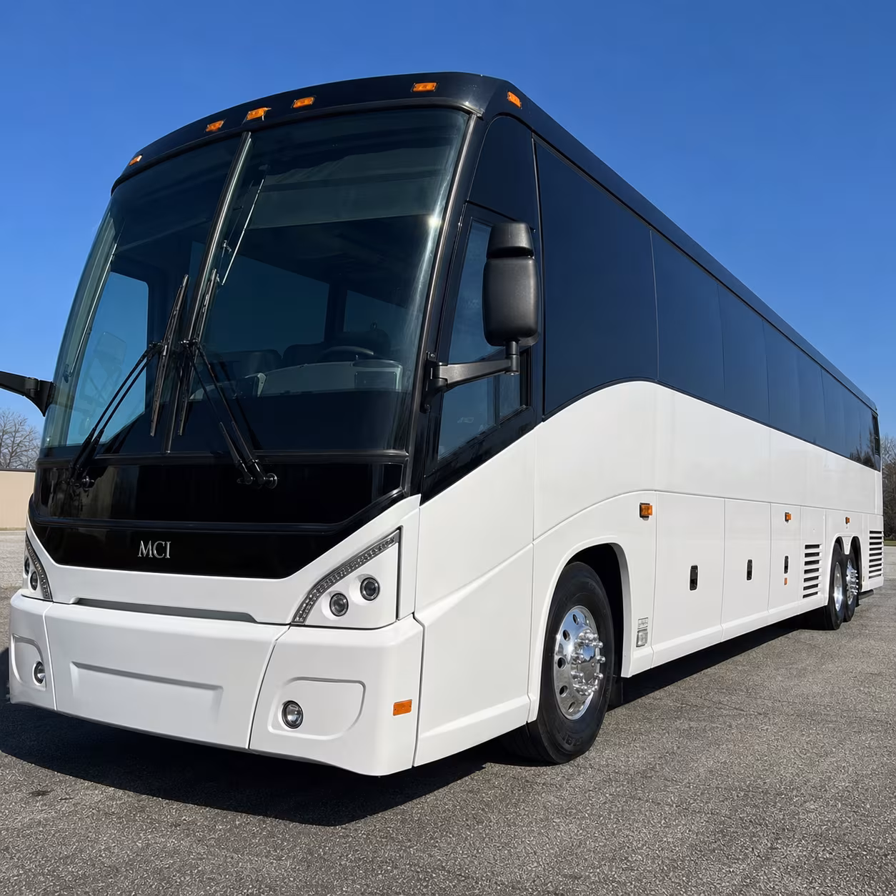 harvest season and fall wine tour buses in grand rapids