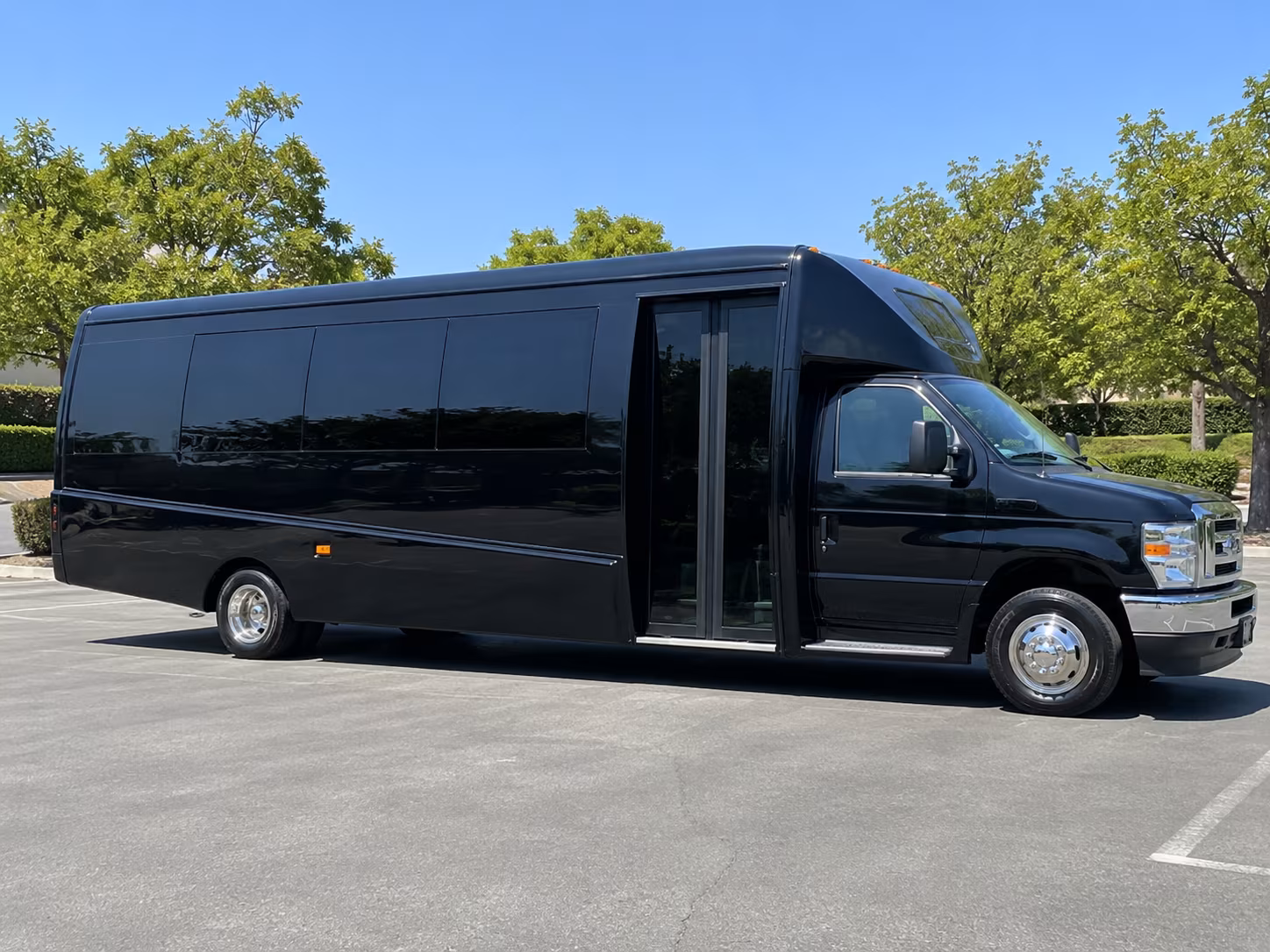 kalamazoo get your group there with a kalamazoo long distance charter bus rental