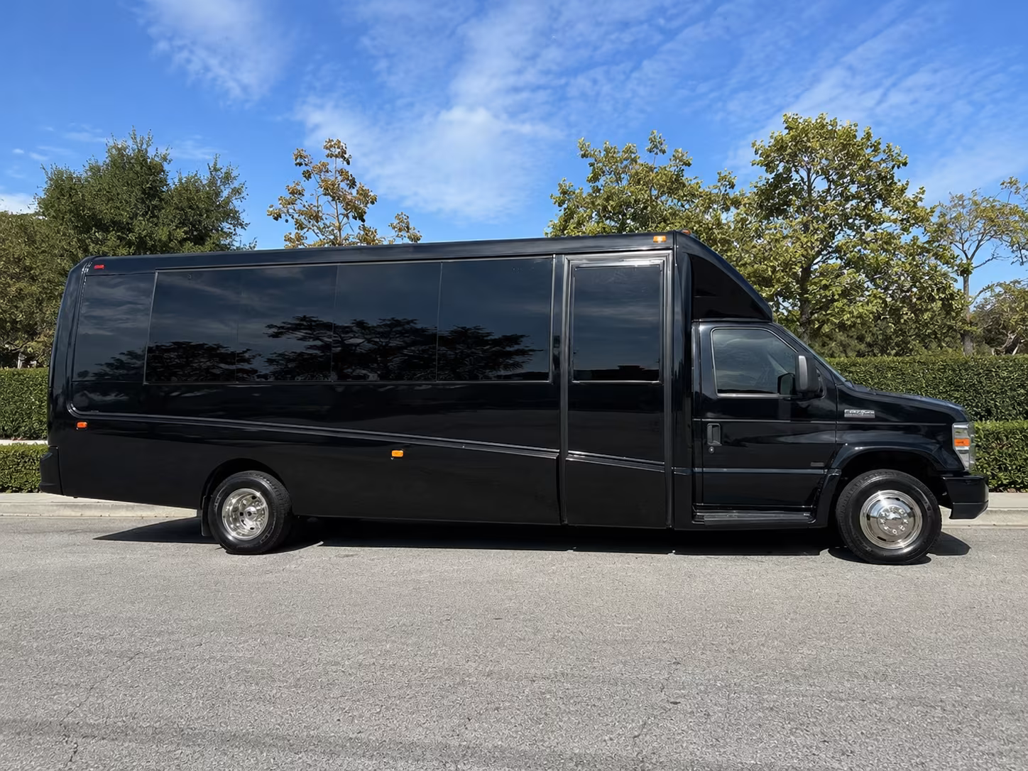 you can reach lakeshore and countryside venues without splitting your group into cars